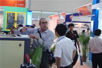 信然空壓機參加最大的吹瓶機展覽會