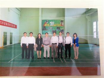 信然陪同領(lǐng)導(dǎo)然參觀考察江蘇某企業(yè)