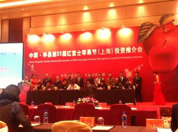 信然壓縮機參加投恰會并簽約總部大廈