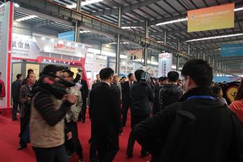 信然空壓機產(chǎn)品得到省、市、縣主要領(lǐng)導(dǎo)肯定