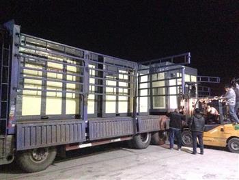 信然兩級(jí)壓縮空壓機(jī)加班發(fā)送到《河北鋼鐵廠》